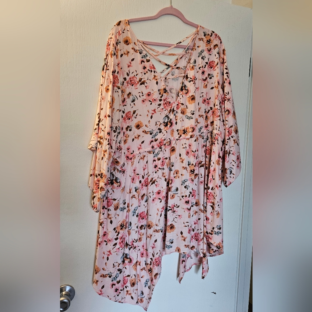 torrid Floral Baby Pink Babydoll Challis Sharkbite Hem Tunic Top - Picture 4 of 4